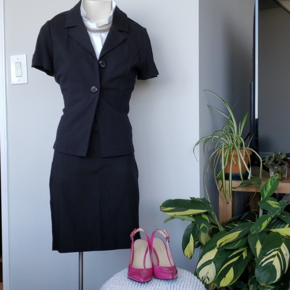 Reitmans stretch short sleeve black blazer